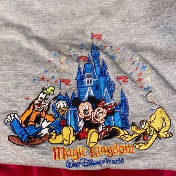 Walt Disney World Magic Kingdom Embroidered mickey & friends XL tshirt - Picture 3 of 7